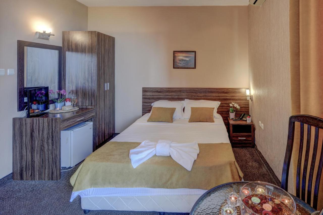 Ellinis Hotel Varna Buitenkant foto