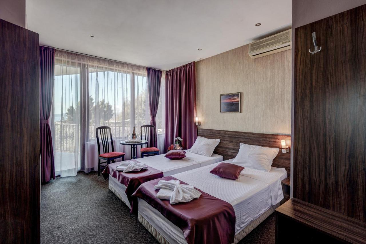 Ellinis Hotel Varna Buitenkant foto