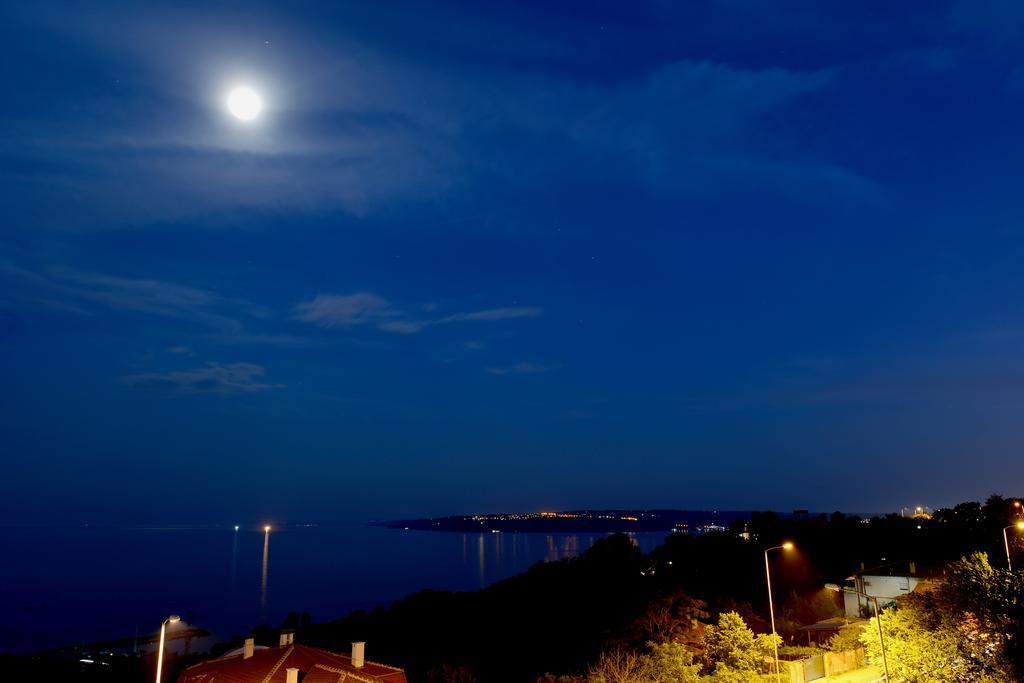 Ellinis Hotel Varna Buitenkant foto